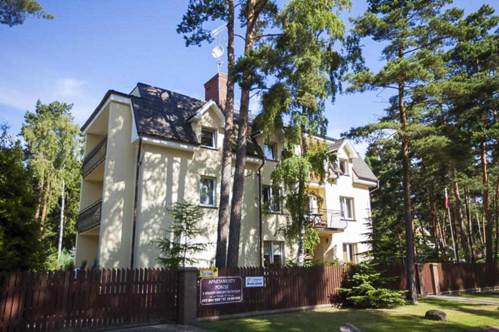 Dom Goscinny Przy Lesie Pobierowo Exterior photo